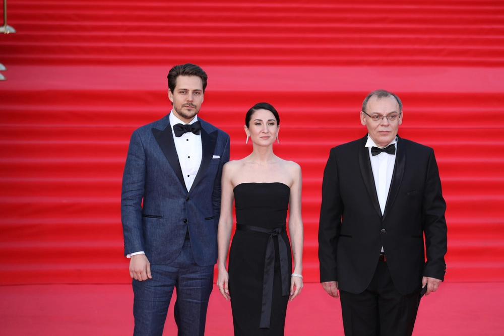 HBO trennt sich von pro-kreml Schauspieler Milos Bikovic aus ‚The White Lotus‘