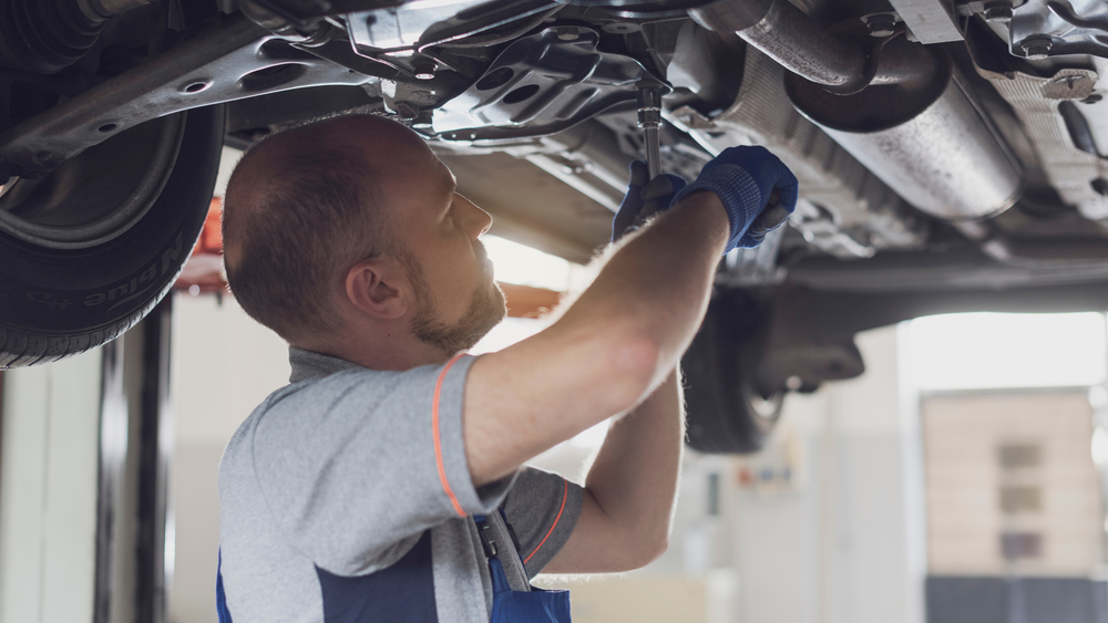 Mechaniker entlarvt schmutzige Tricks der Branche gegen Autofahrer