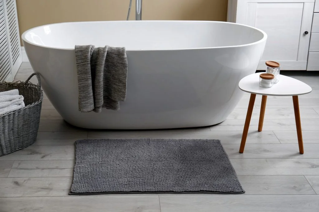 Strahlend saubere Badewanne über Nacht – mit einem einfachen Trick