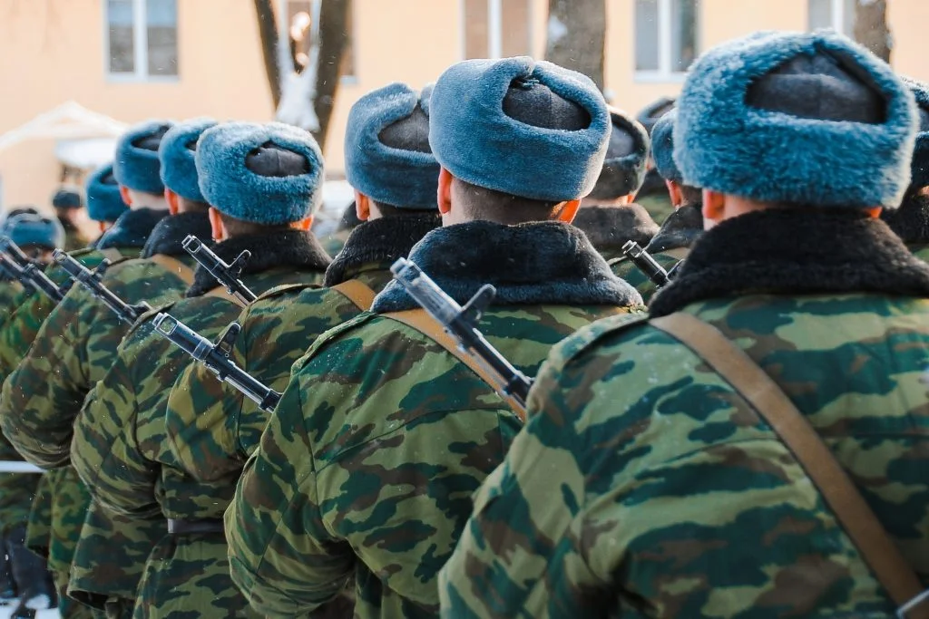 Blutige Verluste und zunehmende Militarisierung: So hat sich Russland nach drei Jahren Krieg gewandelt