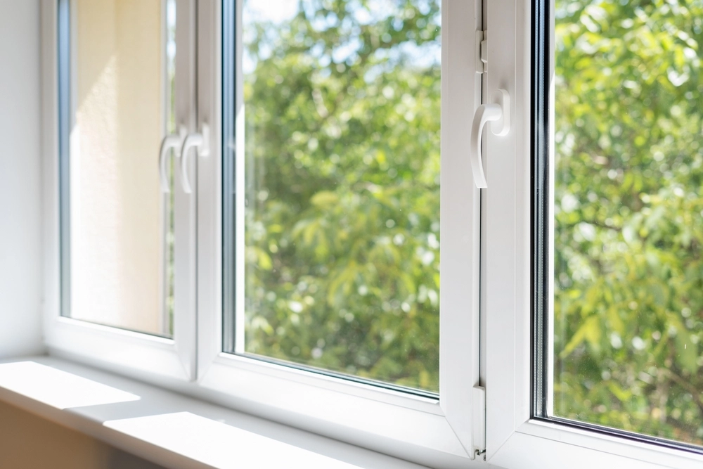 Verleihen Sie Ihren Fensterrahmen neuen Glanz: Einfache Reinigungstipps für ein strahlendes Ergebnis