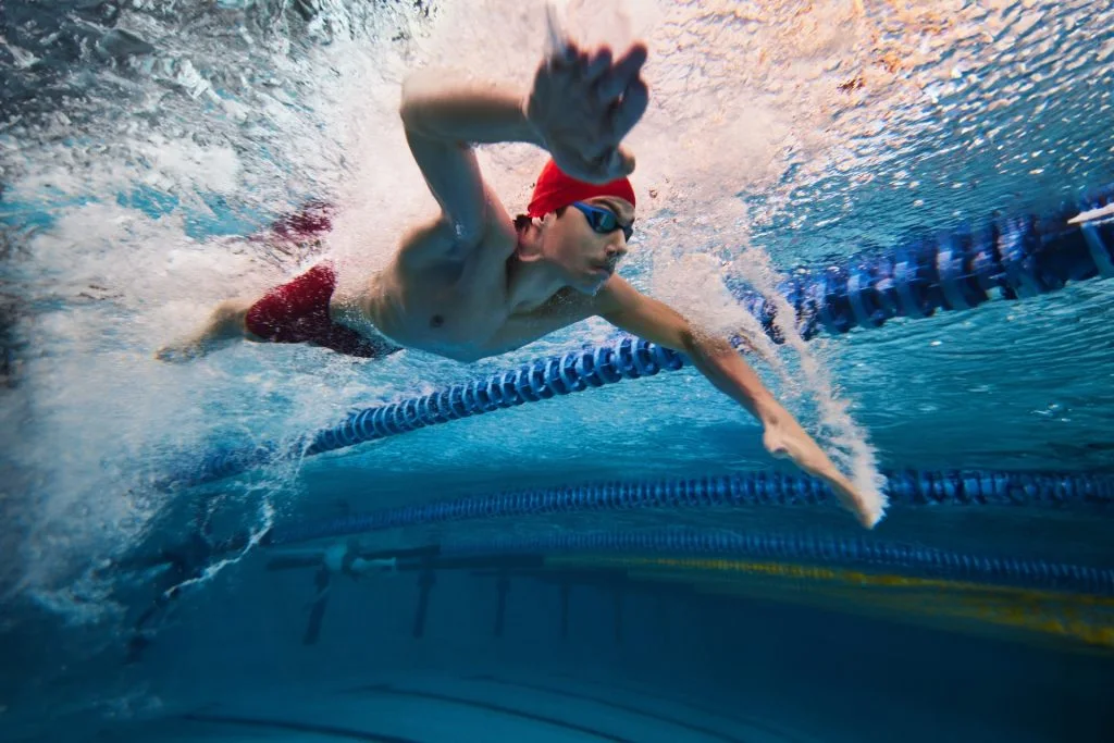 Gesund und fit durch Schwimmen – Die unterschätzte Sportart