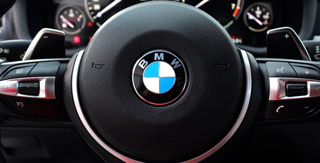 BMW untersucht Exportverstoß, nachdem Autos in Russland landen
