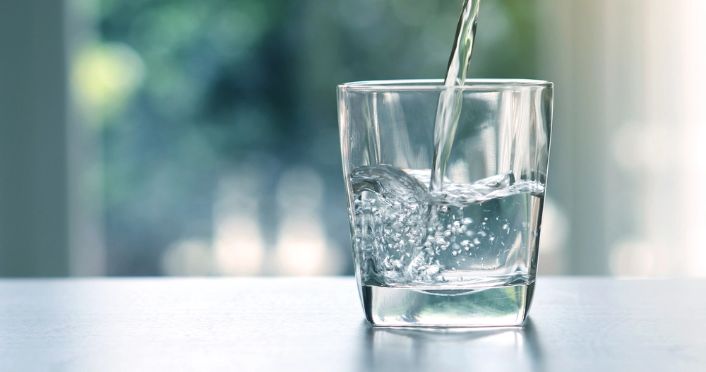 Einfacher Trick zur Entfernung von Mikroplastik aus Ihrem Wasser