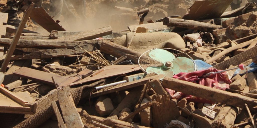 Nepal von schwerem Erdbeben heimgesucht: Über 128 Tote