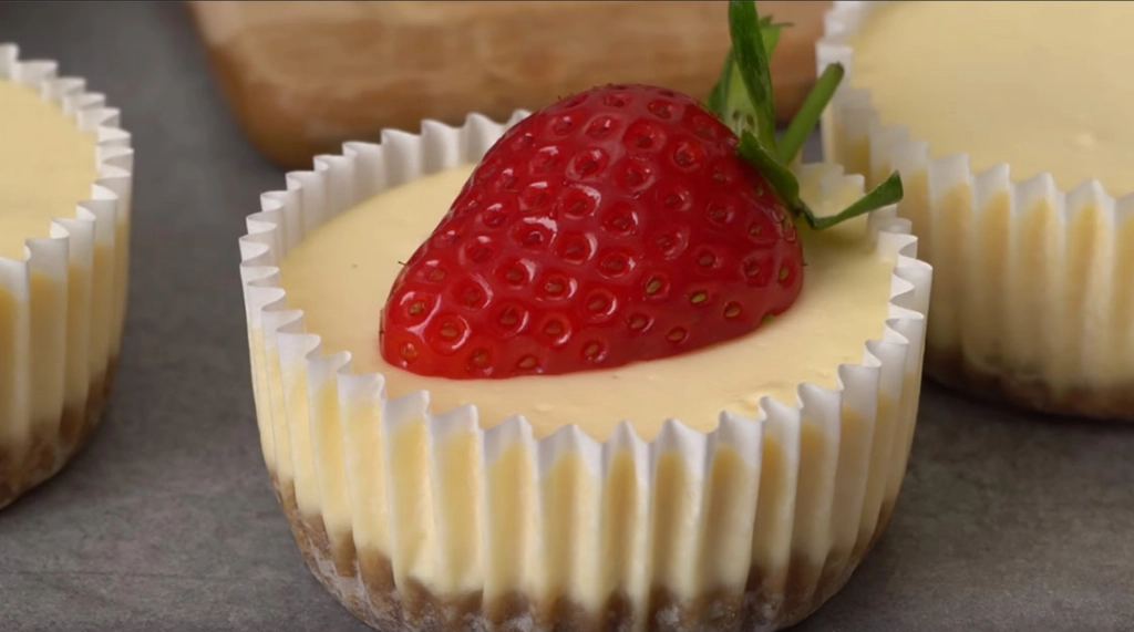 Mini-Cheesecakes: Ein einfaches und köstliches Rezept