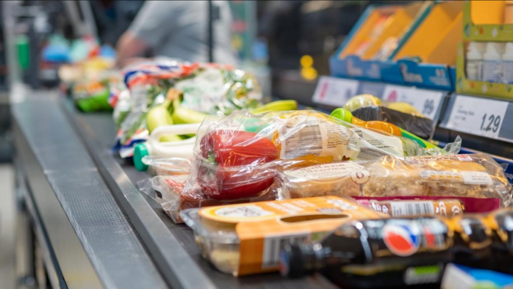 Wie man das System ‚austrickst‘: Ein Supermarktmitarbeiter verrät, wie man beim Einkaufen bis zu 90% sparen kann