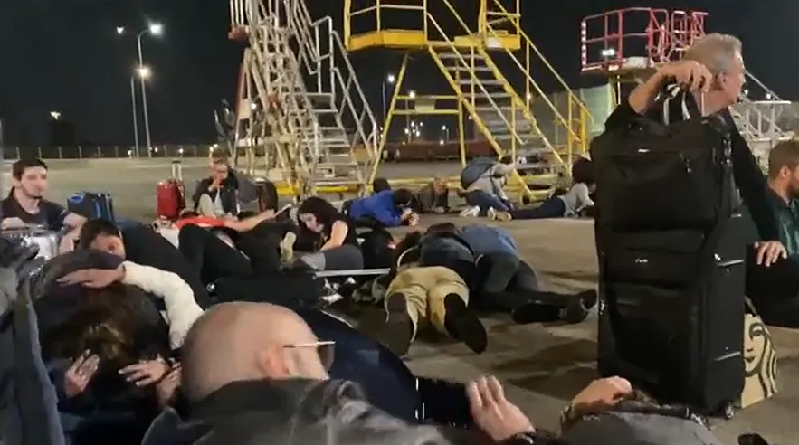 CNN-Reporter teilt erschütterndes Video von Panik am Flughafen Tel Aviv