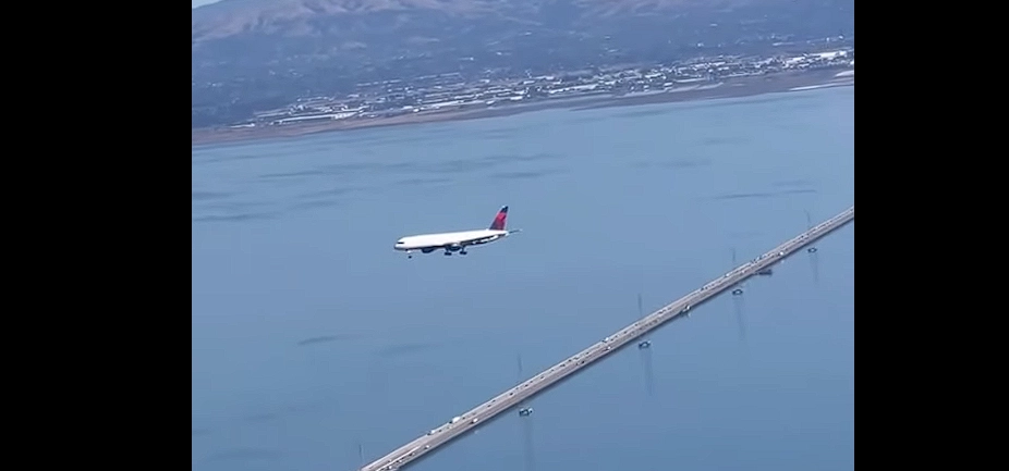 Optische Täuschung: Hängt dieses Flugzeug in der Luft?
