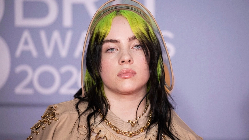 21-jährige Billie Eilish überrascht mit riesigem Rückentattoo