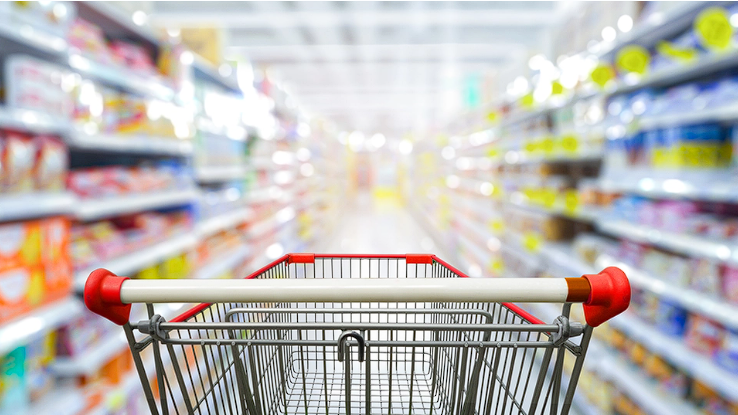 Frau lässt Lebensmittel im Supermarkt fallen: Ihre nächste Handlung sorgt für Ekel