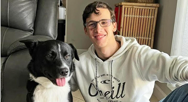 Heldenhafter Hund weckt Eltern und rettet das Leben ihres 17-jährigen Sohnes