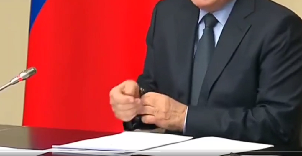 Neues Video von Putin entfacht Debatte: ‚Was ist mit seiner Uhr los?‘