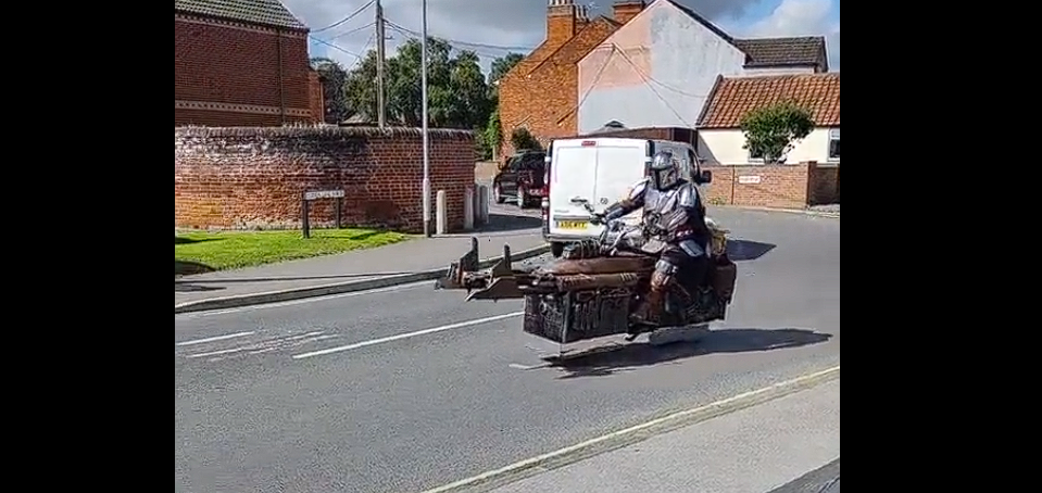 Ein Mann hat das Internet mit seinem „Star Wars“-Kostüm verblüfft: Fliegt dieses Fahrzeug?