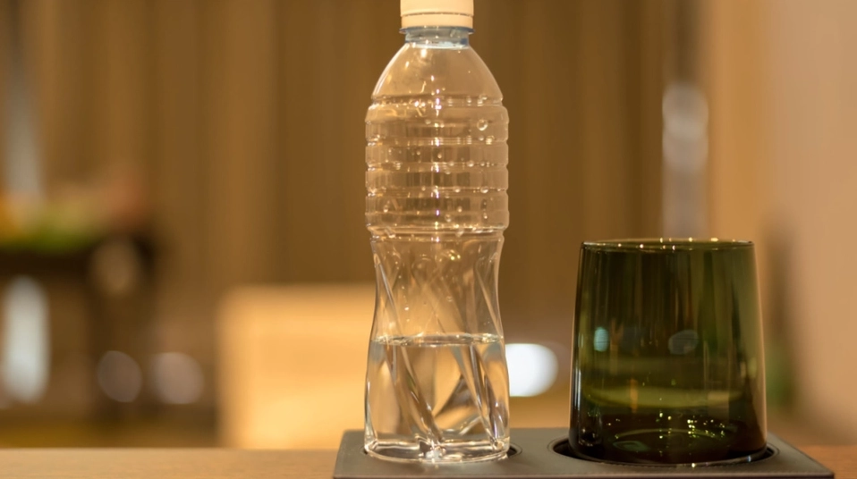 Gesundheitsrisiko Wasserflasche: Wie eine unsaubere Flasche eine Frau krank machte