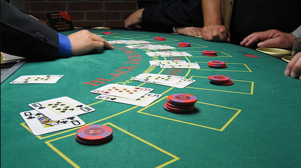 Ein Student setzte sich an den Blackjack-Tisch und setzte 15 Euro: Verließ das Casino mit 71.000 Euro