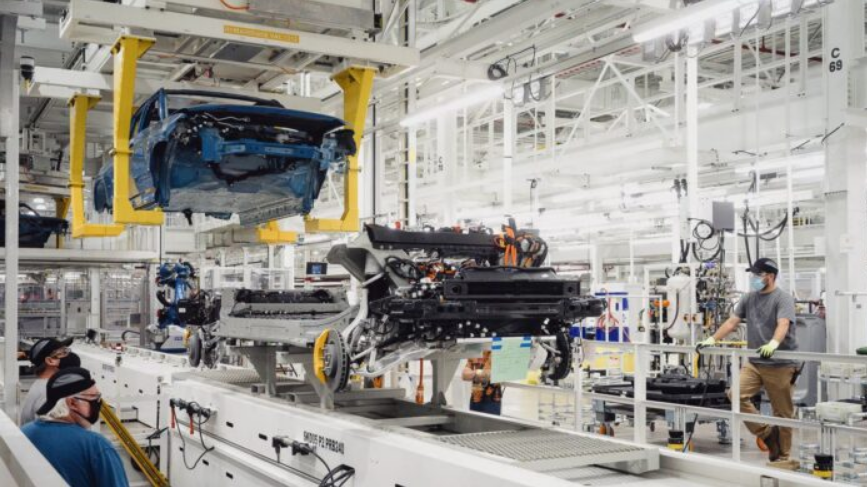 Elektroautomarke in der Krise – Jetzt Entlassungen in der Batterieabteilung