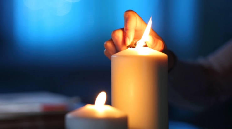 Weihnachtszauber und Gesundheitsgefahren: Tipps zum sicheren Umgang mit Kerzen