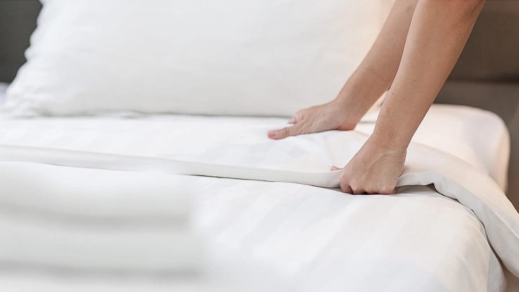 Reinigungsexpertin warnt davor, das Bett gleich morgens zu machen