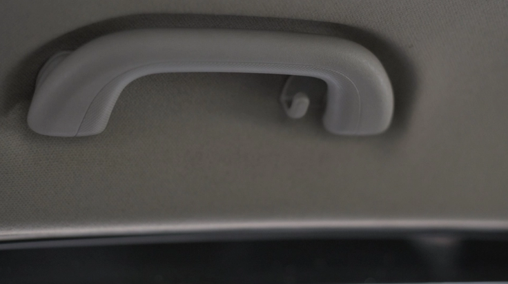 Hat eine wichtige Funktion: Darum gibt es Griffe in der Nähe der Rücksitze in Autos