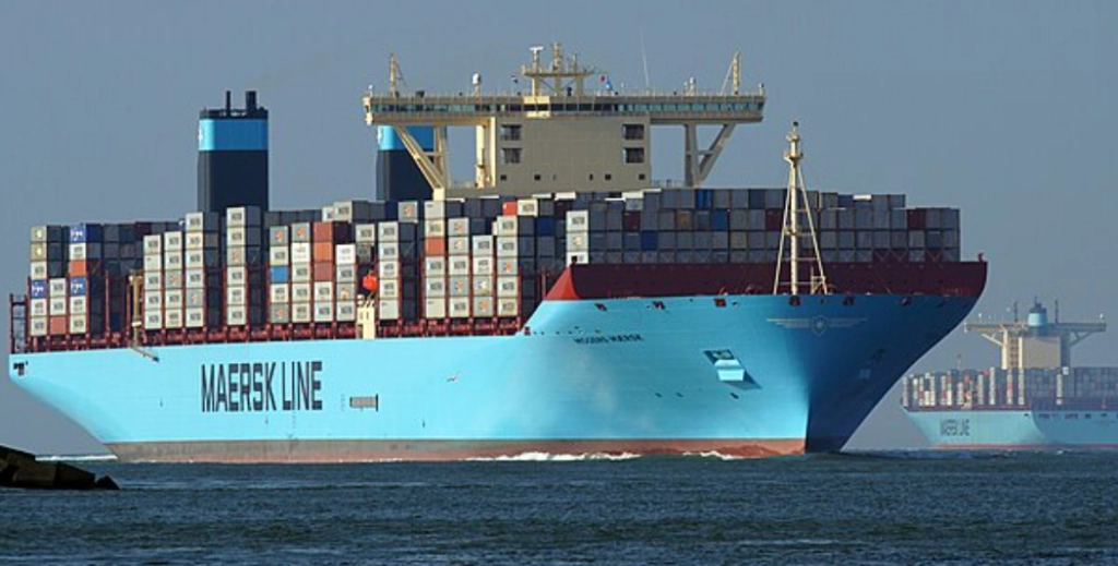 Maersk-Schiff im Roten Meer von Rakete getroffen
