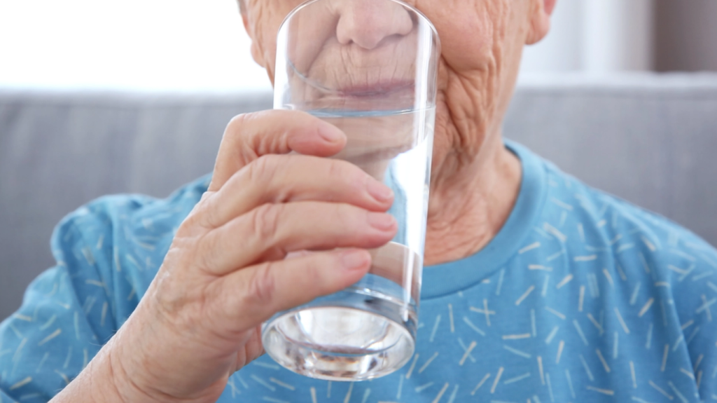 Demenzpatientin stirbt nach versehentlichem Trinken von Spülmittel