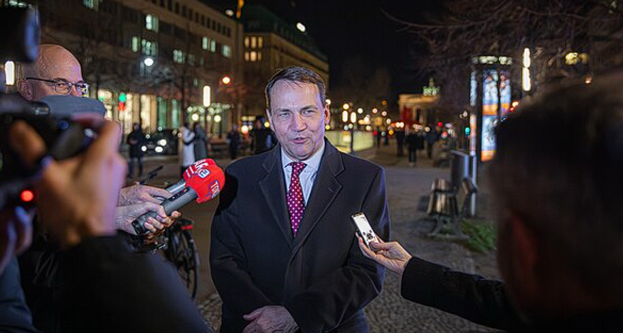 Polnischer Außenminister betont Putins Strategie zur Destabilisierung der EU und Isolation der Ukraine