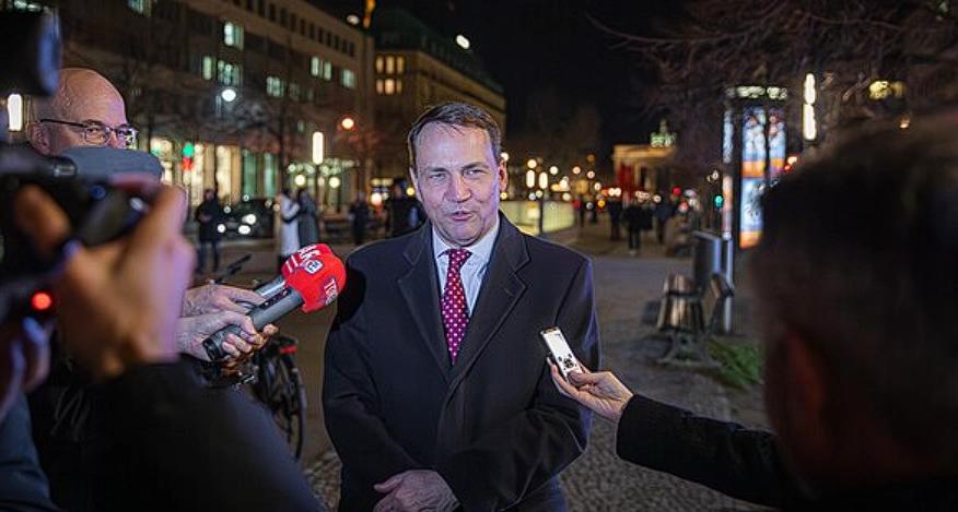 Polnischer Außenminister betont Putins Strategie zur Destabilisierung der EU und Isolation der Ukraine