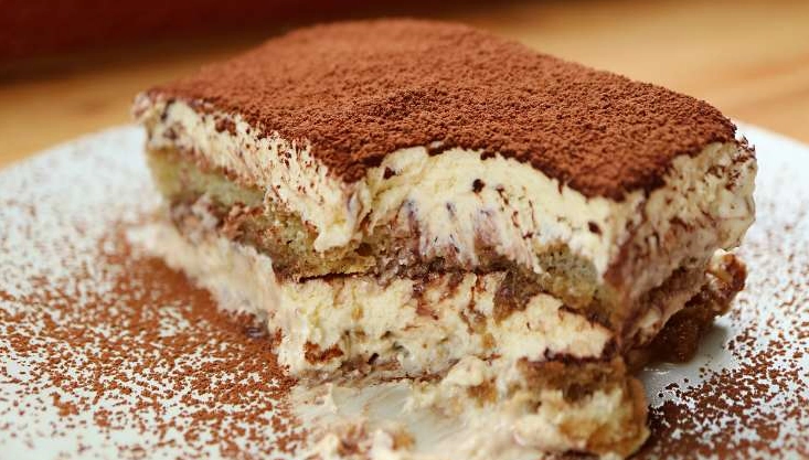 Tiramisù in nur 10 Minuten fertig, ohne Eier und Mehl: Zum Schnurrbart-Lecken gut