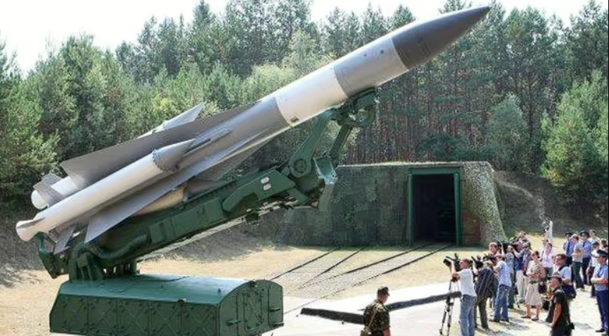 Ukrainische Streitkräfte schießen russisches A-50 Flugzeug mit sowjetischem S-200 System ab