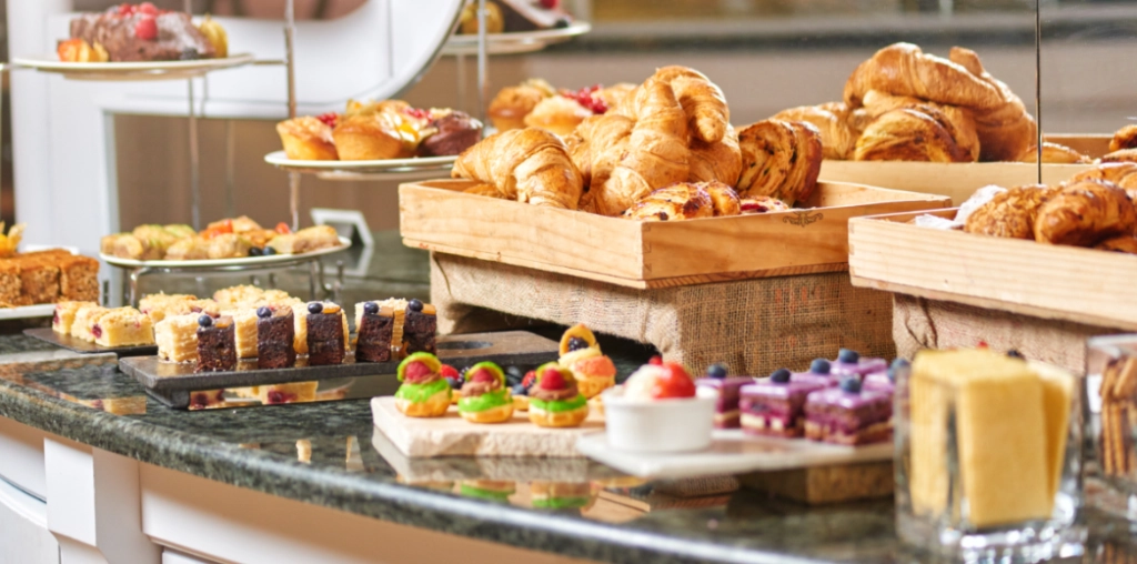 Warum Hotels bei kostenlosen Buffets kein Geld verlieren: Das Geheimnis liegt in den ersten Gängen