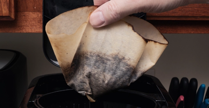 Ungewöhnlich und effektiv: Kaffeefilter als Putzwunder