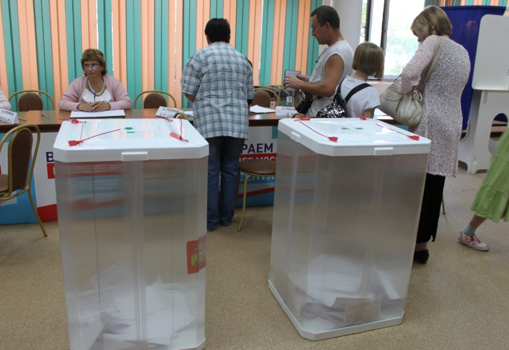 Um russische Wähler zu den Wahlurnen zu locken, gibt es Wettbewerbe, bei denen iPhones, Autos und mehr gewonnen werden können.