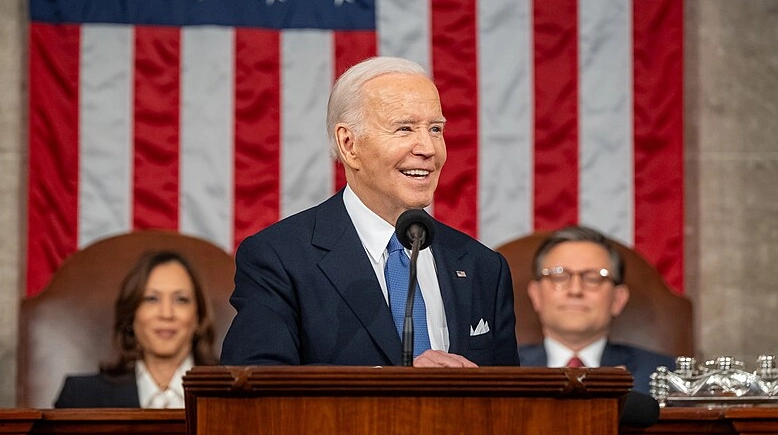 Bidens spitzer Kommentar zu Trump: „Einer ist zu alt und geistig ungeeignet, der andere bin ich“