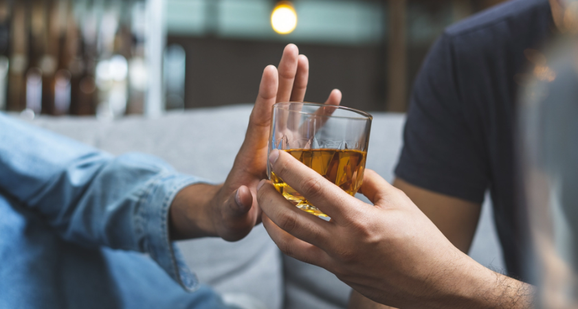 Mäßiger bis starker Alkoholkonsum erhöht das Herzkrankheitsrisiko, insbesondere bei Frauen