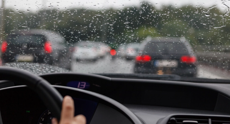 Tschüss Kratzer: DIY-Lösungen für makellose Autofenster