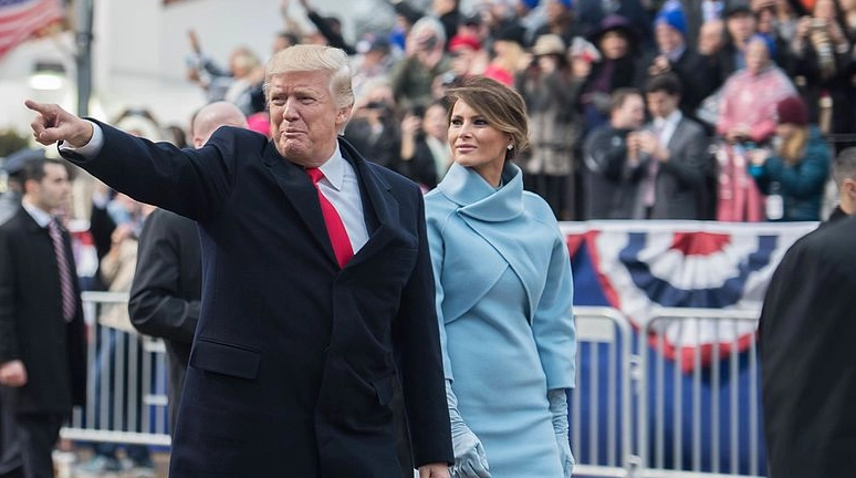 Trumps setzen bei Gala in Palm Beach neuen beeindruckenden Spendenrekord