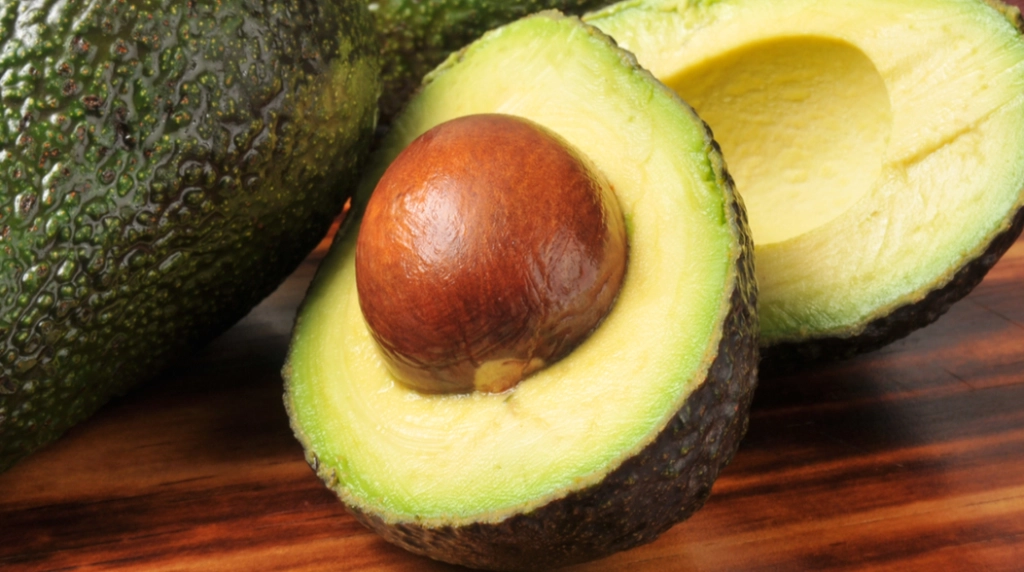 Wenn Sie erfahren, was Avocado-Kerne für Ihre Gesundheit tun können, werden Sie sie nie wieder wegwerfen