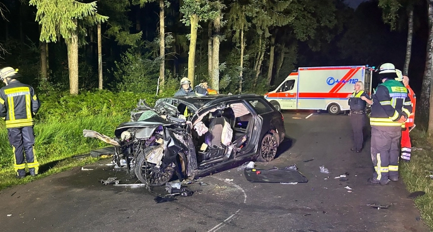 Schwerer Verkehrsunfall bei Zeven fordert ein Todesopfer