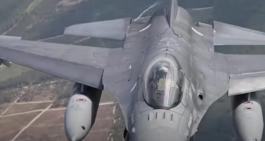 Ukraine Erhält Ihre ‚Viper‘: USA Liefern Nach 2,5 Jahren F-16-Kampfjets