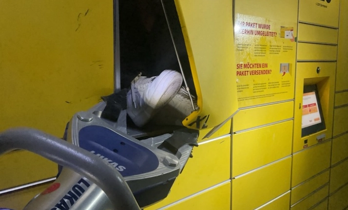 Das wird er wohl nicht wieder tun: Jugendlicher in Packstation eingeschlossen