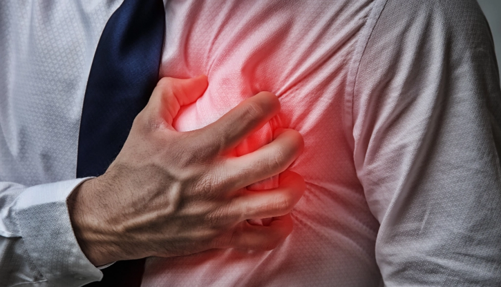 Gesundheitsbehörde warnt: Dieses unterschätzte Symptom könnte erstes Anzeichen eines Herzinfarkts sein