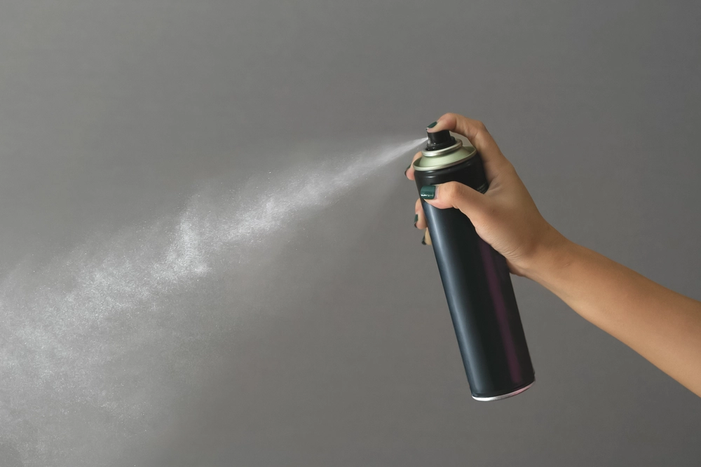 Neuer Trick: Trockenshampoo richtig anwenden
