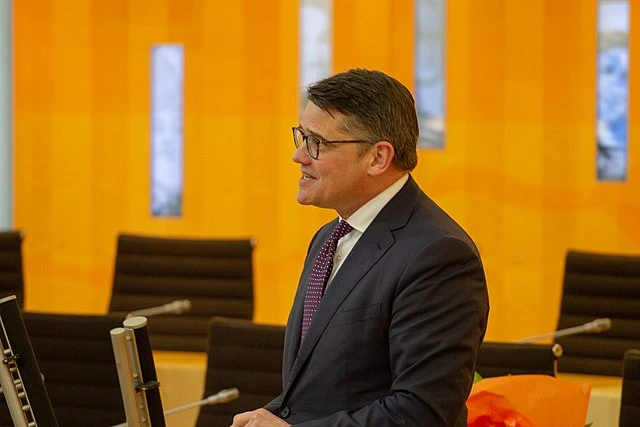 Rhein fordert Wirtschaftsreformen für ein starkes Deutschland