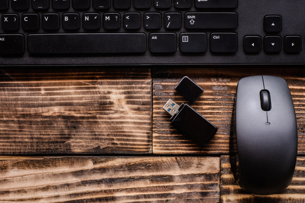 Keime auf der Tastatur: Die unsichtbare Gefahr auf Ihrem Schreibtisch