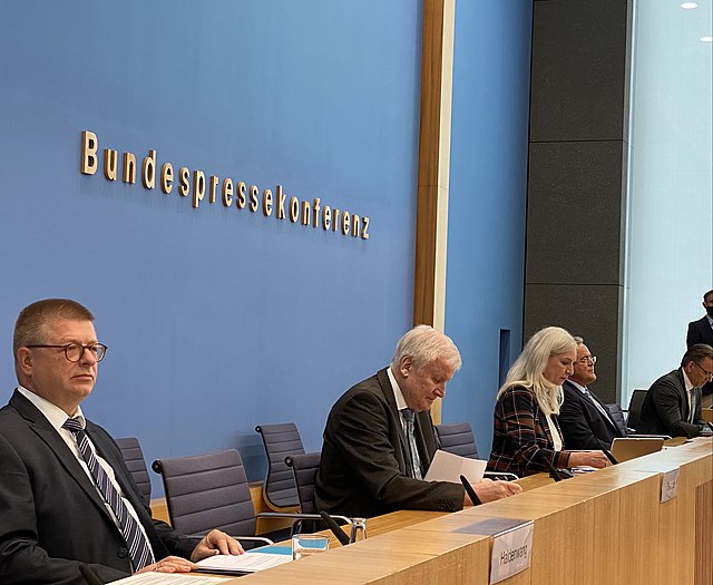 Verfassungsschutzpräsident warnt: Demokratie in Deutschland bedroht