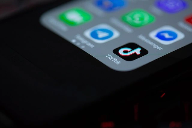 TikTok CEO wehrt sich: Gerichtliche Schritte gegen US-Ultimatum