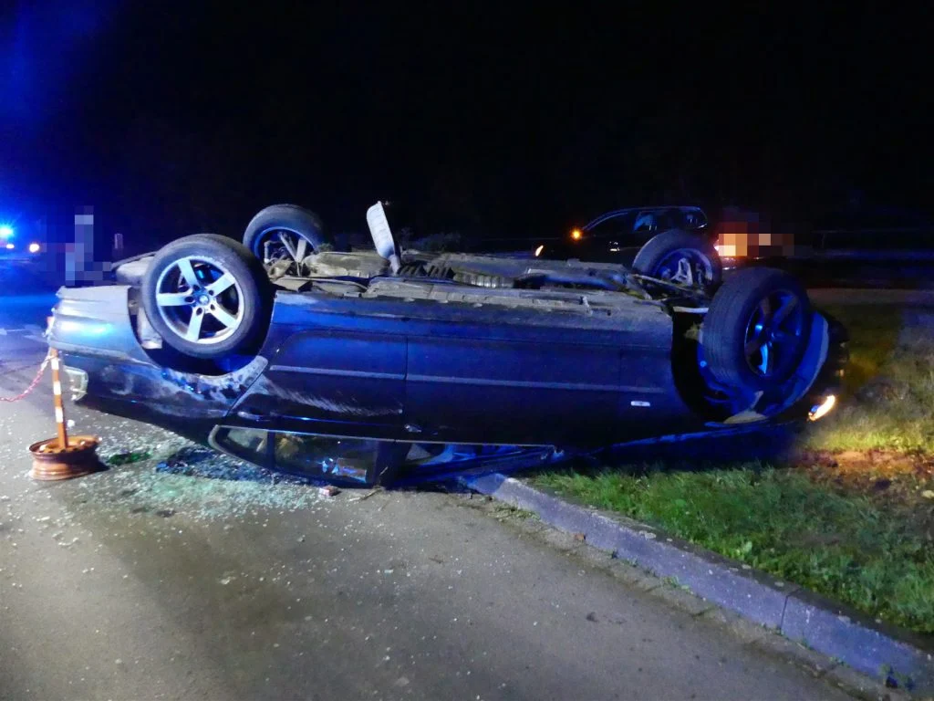 Auto überschlägt sich bei Überholmanöver: Vier Leichtverletzte