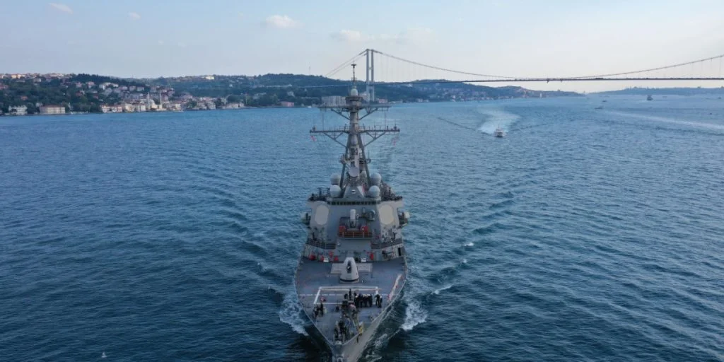USA verstärken Militärpräsenz: Flugzeugträger und U-Boot im Nahen Osten stationiert