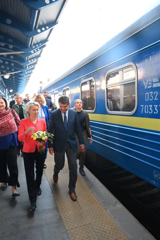 EU-Unterstützung für die Ukraine: Von der Leyen in Kiew